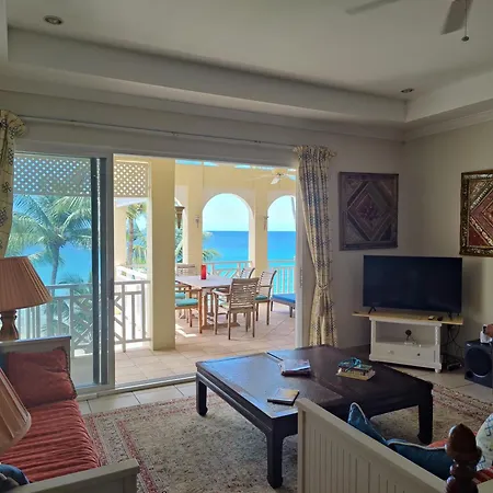 Queen Angel Suite. Stunning Apartment On Grafton Beach With Direct Beach Access